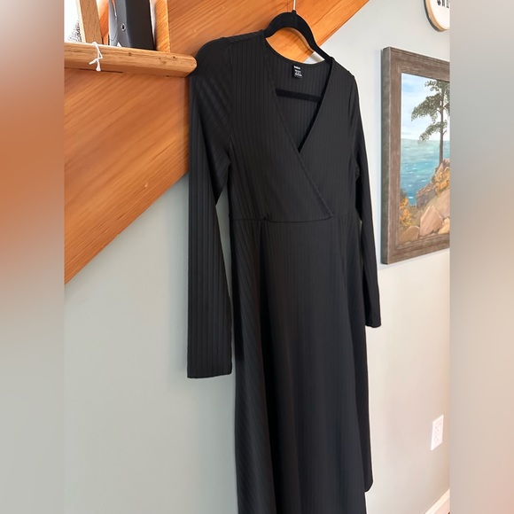NWOT • SHEIN Maternity Wrap Dress - Picture 3 of 5